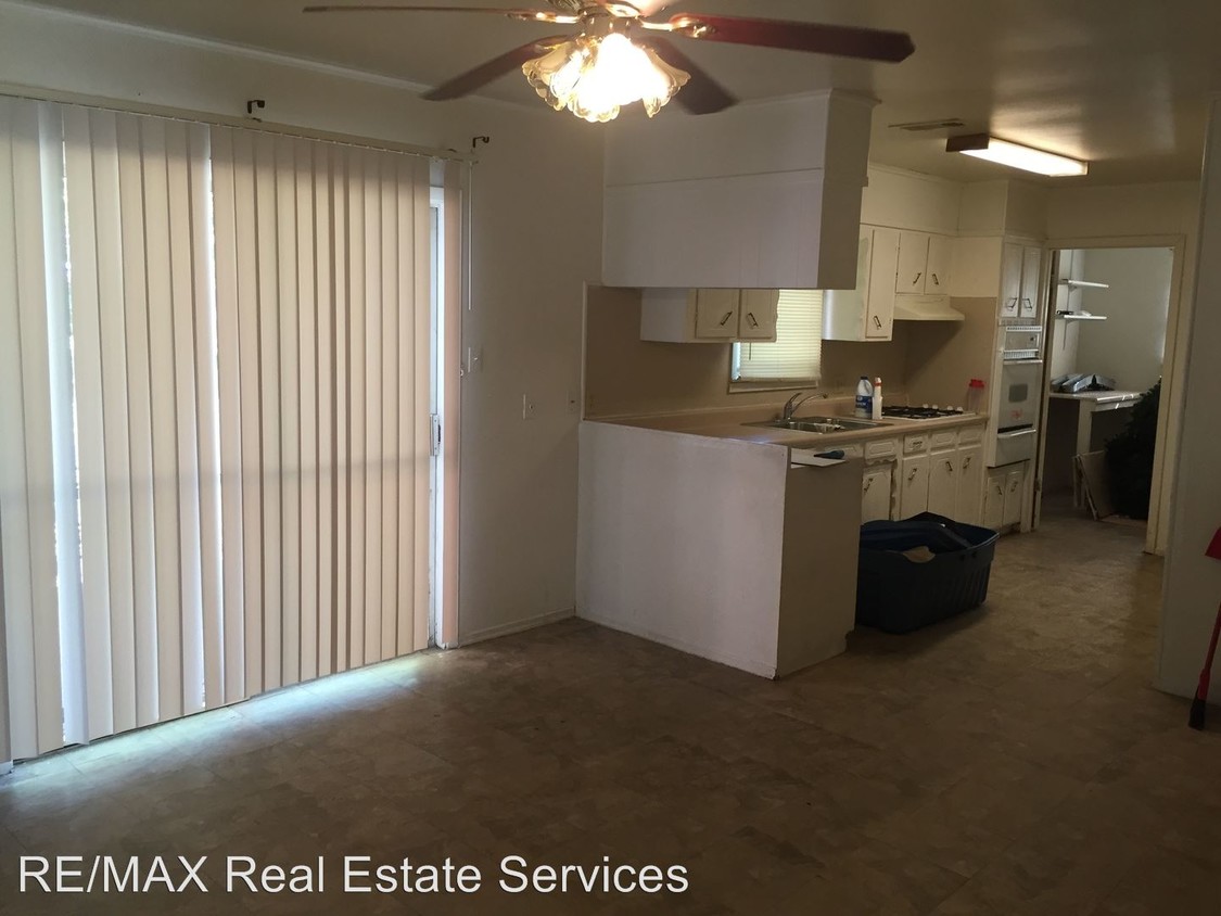 Building Photo - 3 br, 1.5 bath House - 321 Phoenix