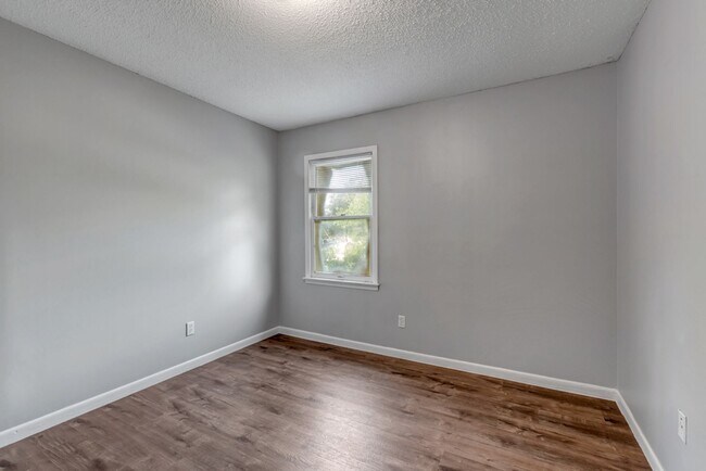 Building Photo - Recently Renovated Units in Decatur, AL