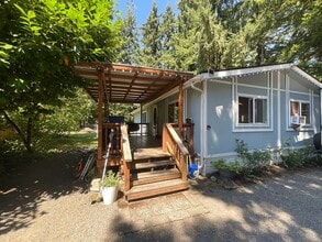 Building Photo - 16720 Wanda Ct SE