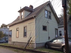 Building Photo - 2252 Neil Ave