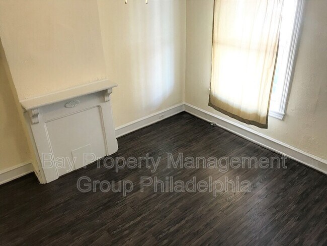 Building Photo - 2152 W Grange Ave