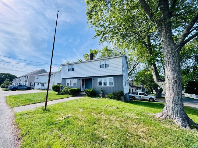 Foto del edificio - Newly Renovated Year-Round Apartments – St...