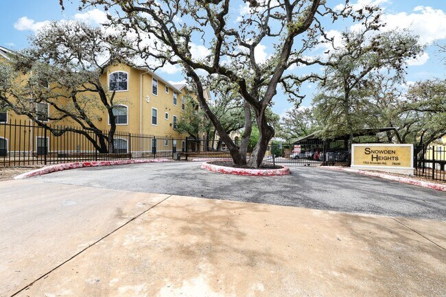 Foto del edificio - 7323 Snowden Rd