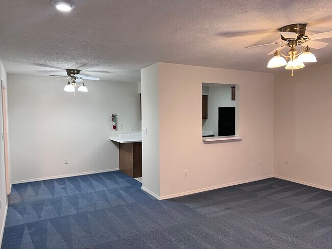 Foto del edificio - Gated community, 2 Br, 2.5 Ba w/ appliance...
