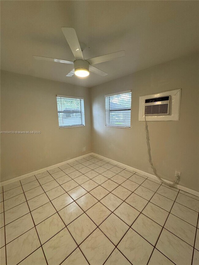 Foto del edificio - 325 NW 15th St