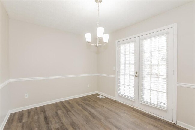 Foto del edificio - 4100 Summer Wood Dr