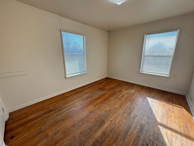 Building Photo - 803 Sissom Rd