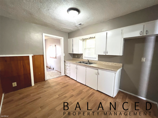 Building Photo - 3 br, 1 bath House - 3209 SE California Ave