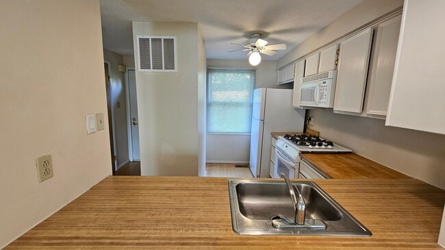 Building Photo - 1103 Bonnie Brae Dr