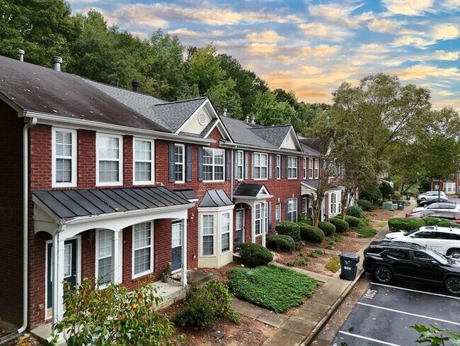Foto del edificio - 1607 Cove Creek Cir