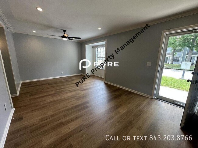 Building Photo - Recently Upgraded Townhouse near Dowtown C...