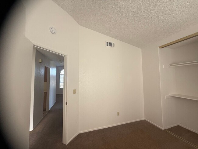 Foto del edificio - Victorville Home- Nice 2 Bedroom, 2 Bathro...