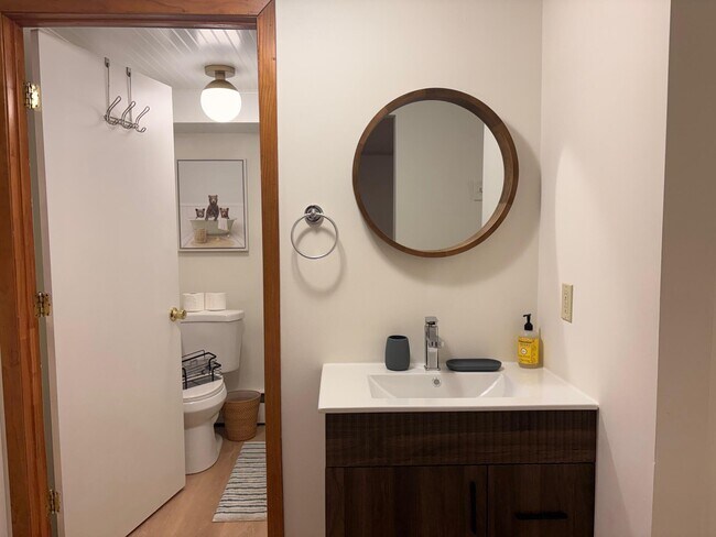 Foto del edificio - 1617 Highridge Dr