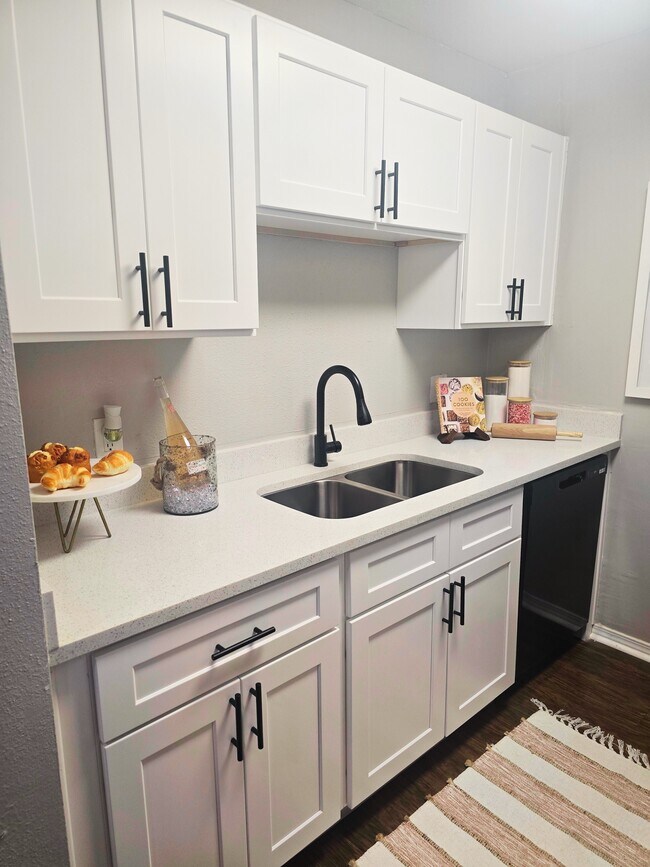 Foto del edificio - Sugar Tree Apartment Homes