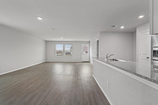 Building Photo - 542 Blue Stem Rd