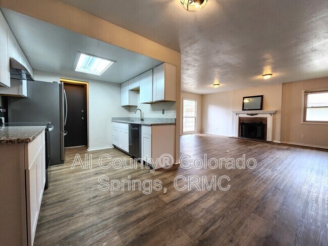 Foto del edificio - 2145 Broadmoor Rd Cir