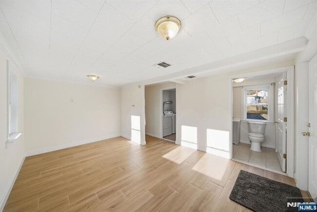 Photo - 75 Lakeview Terrace House