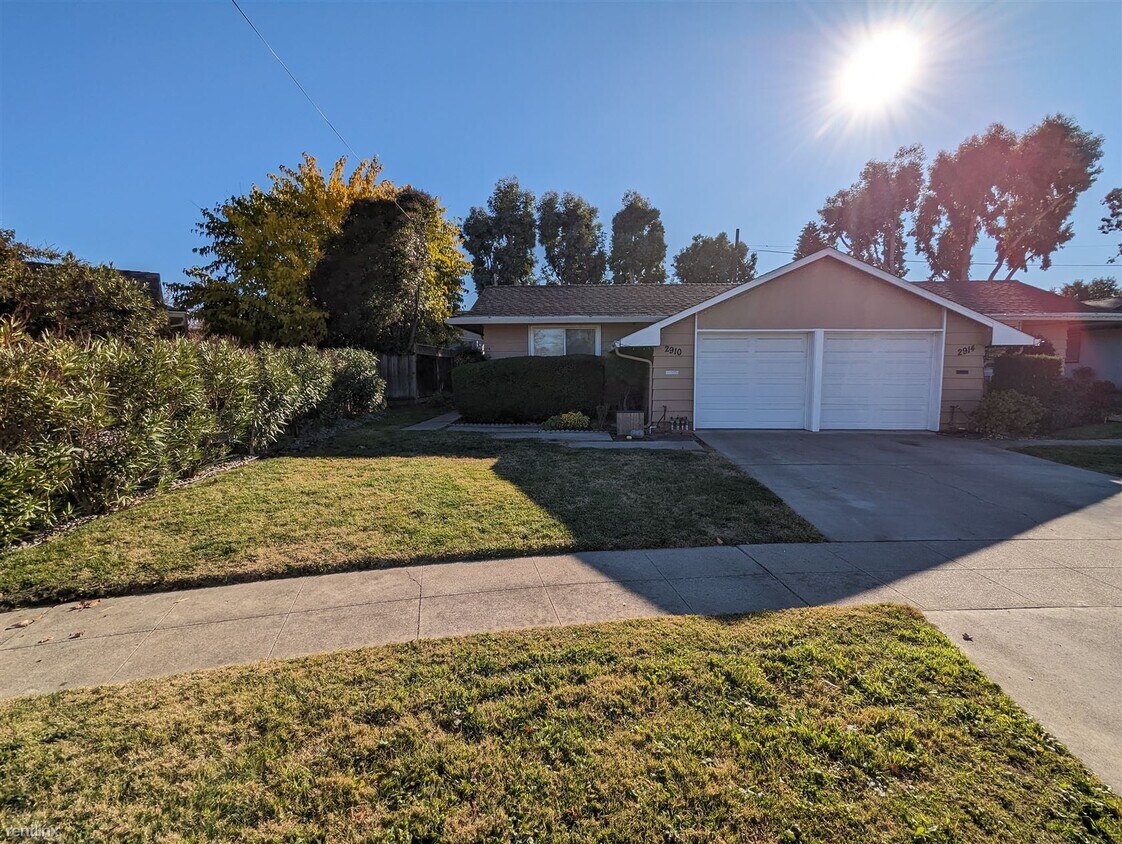 Primary Photo - 2 br, 1 bath Duplex - 2910 Rosemary Lane