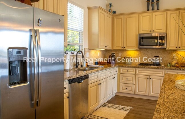 Building Photo - AVAILABLE JUNE - Pismo Beach Home in The T...