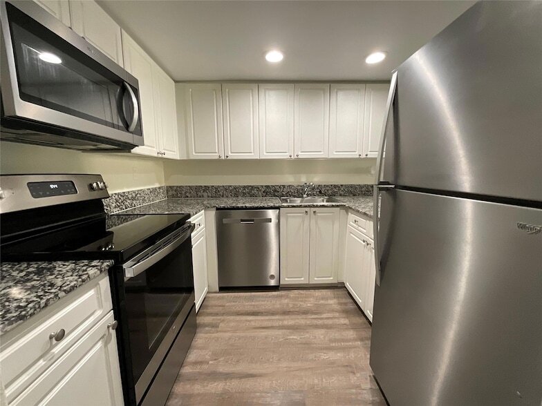 Foto principal - 9357 SW 77th Ave