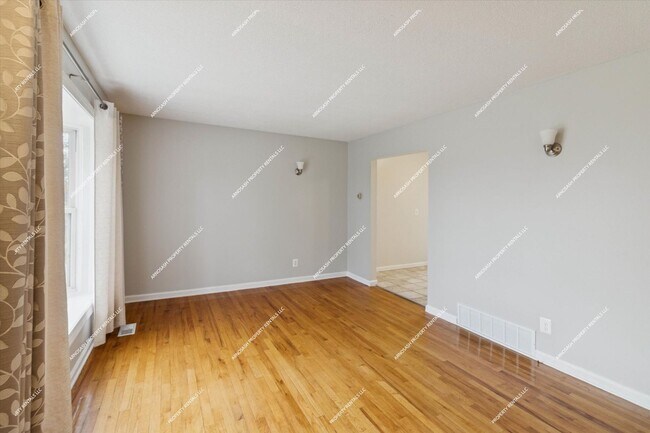 Foto del edificio - Beautiful 3-bedroom, 1.5-bathroom Colonial Home for Rent in Westland!