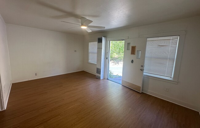 Building Photo - 433 N 7th St
