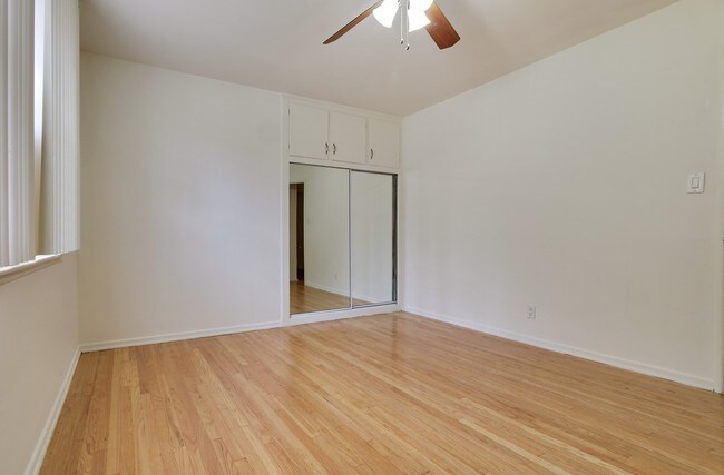 Foto del edificio - 1326 N Hayworth Ave