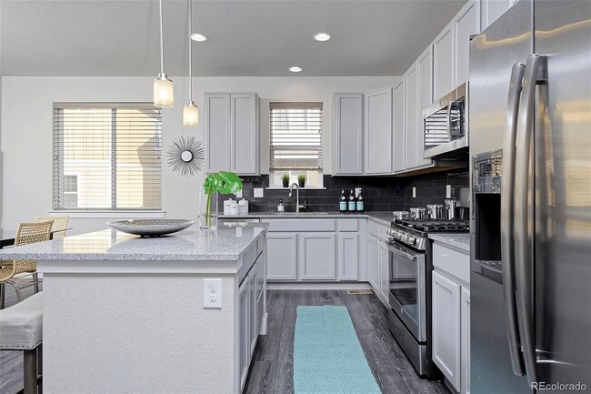Bright Open Kitchen - 65 N Syracuse Ct