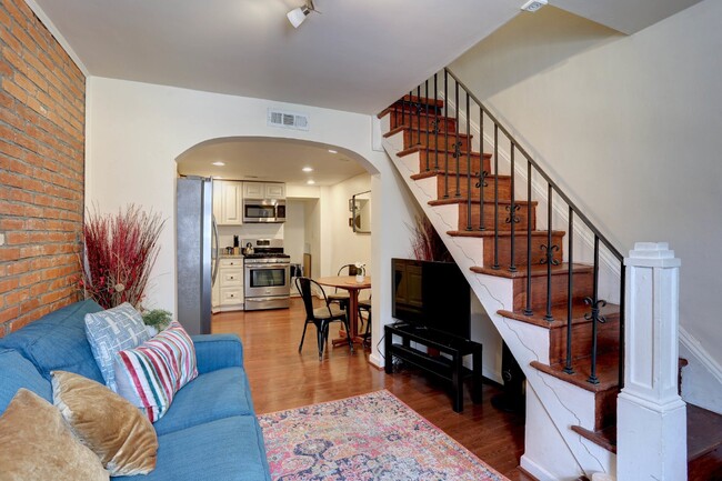 Foto del edificio - Charming 2BD/1BA - Upper Fells Point Townhome