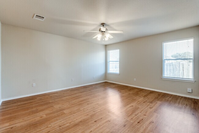 Foto del edificio - 361 Prickly Pear Dr