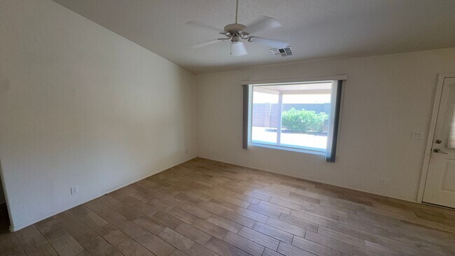 Foto del edificio - 55+ Community in Sunland Springs Village