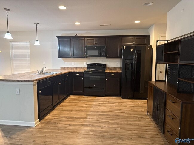 Foto del edificio - 101 Winstead Cir