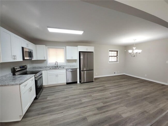 Building Photo - 5370 Longmeadow Ln