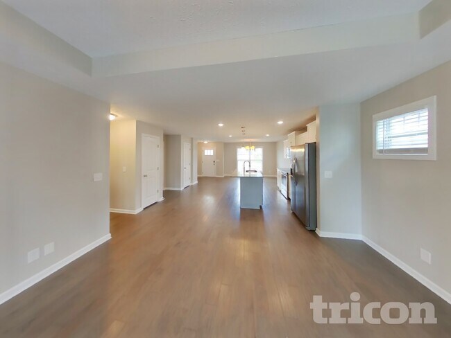 Building Photo - 549 Medallion Cir
