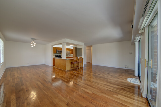Foto del edificio - 1405 E Central Rd