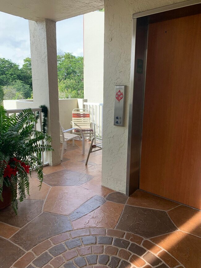 Foto del edificio - 7678 Trent Dr
