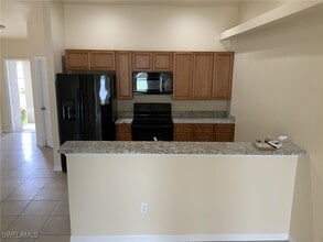 Building Photo - 542 SE 6th Pl