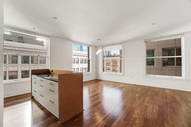 Building Photo - Sleek Condo in Historic Luxury Building