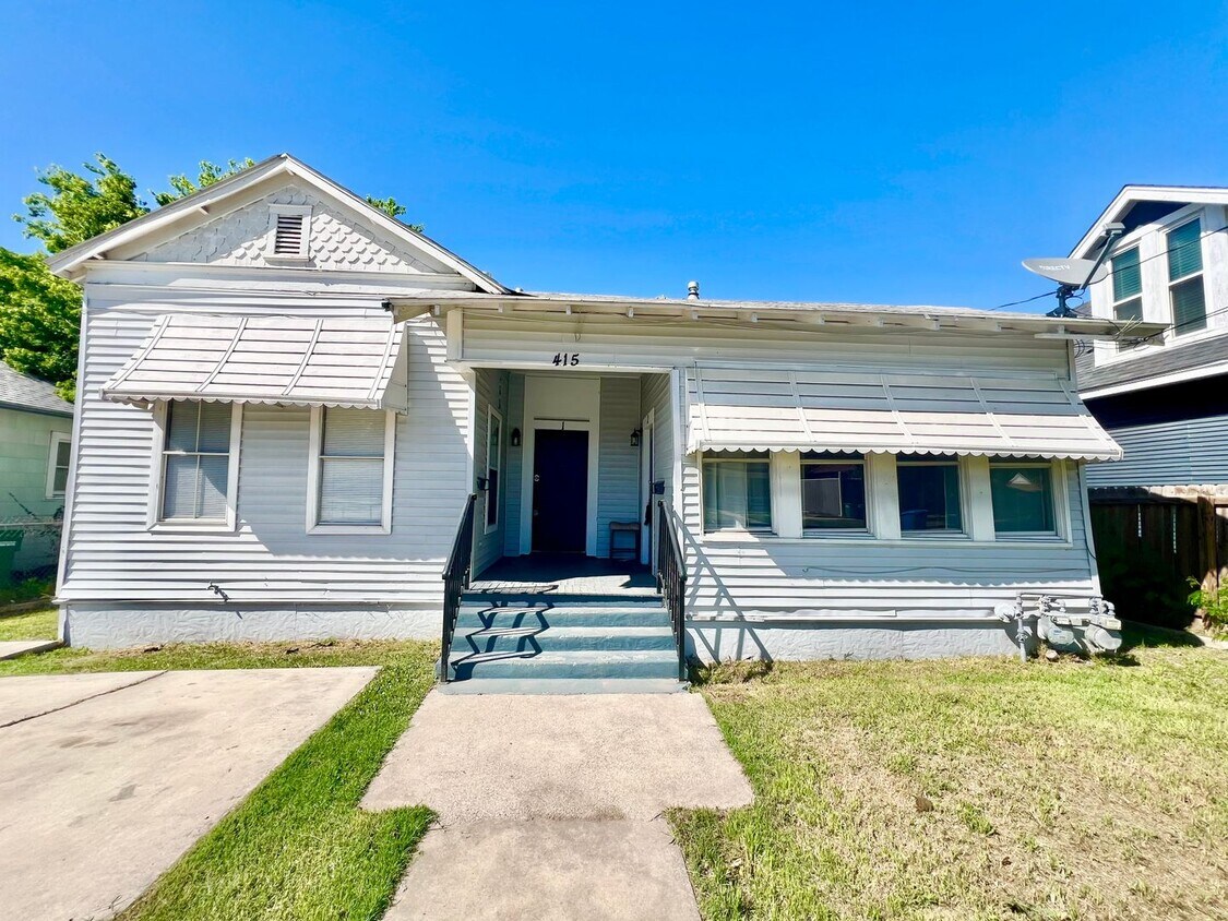 Primary Photo - 415 Denver Blvd