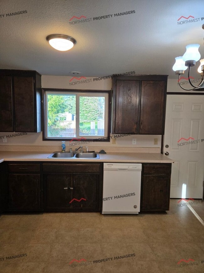 Building Photo - R40B