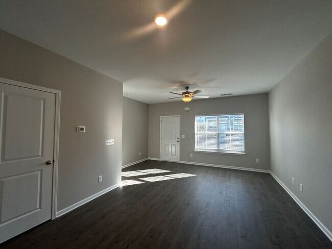 Foto del edificio - 223 Tara Ct