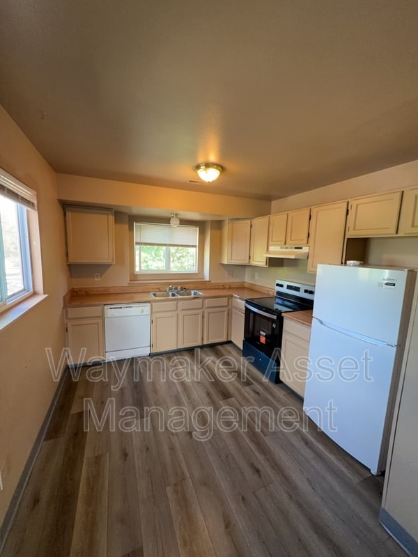 Building Photo - 1161 Mazatlan Cir