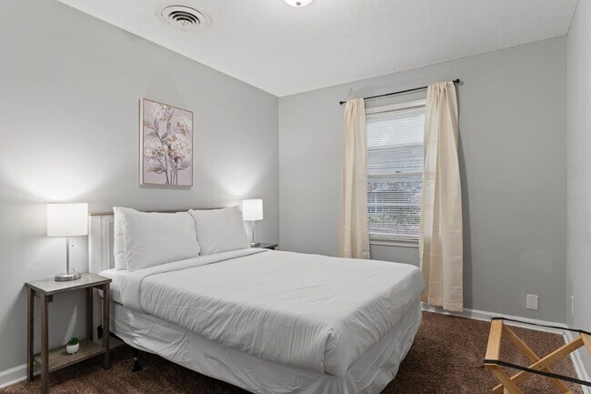 Foto del edificio - 1217 Woodbridge Dr