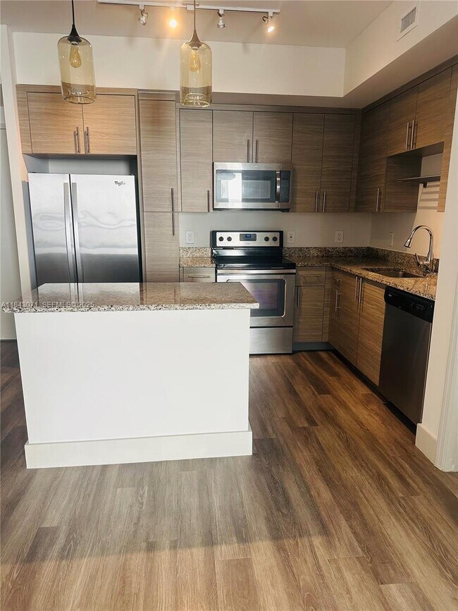 Foto del edificio - 817 SE 2nd Ave