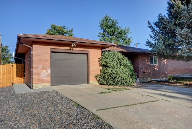 Foto del edificio - 4 bedroom, 2 bath home with 1 car garage in Broomfield