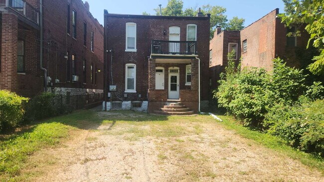 Foto del edificio - "Charming Cozy 3-Bedroom Duplex on Enright...