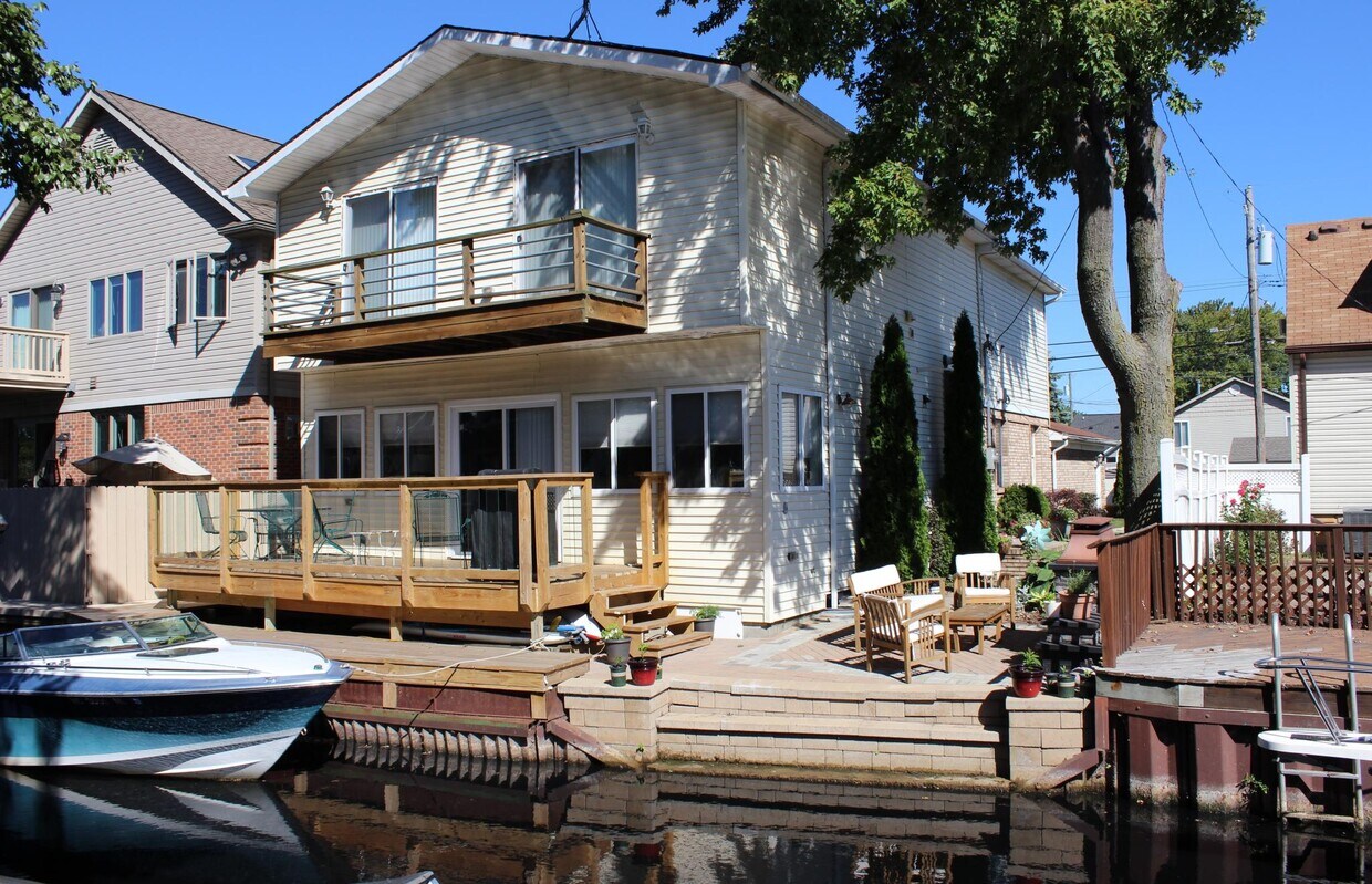 22434 Beach St, St Clair Shores, MI 48081 House Rental in St Clair