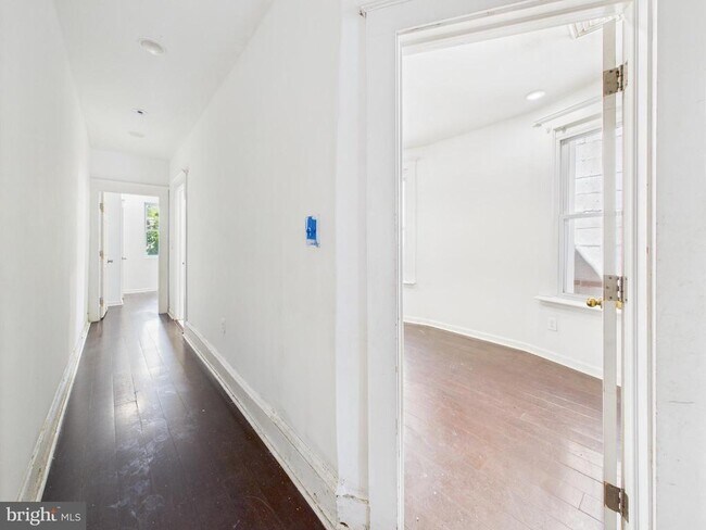 Building Photo - 616 S 60th St