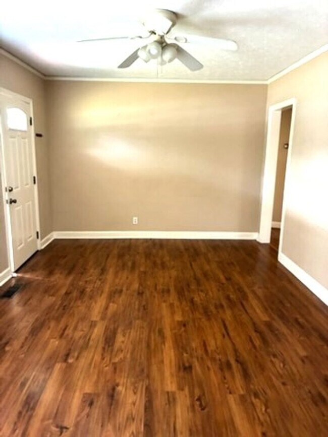 Building Photo - 3802 Woodland Dr