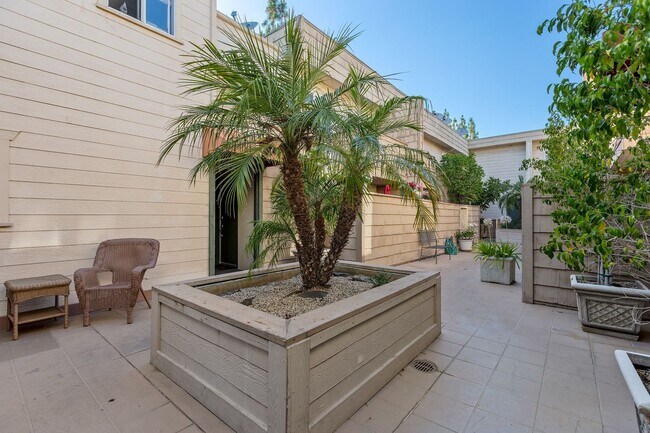 Foto del edificio - Excellent 1 Br 1Ba with Den in a Well Kept...